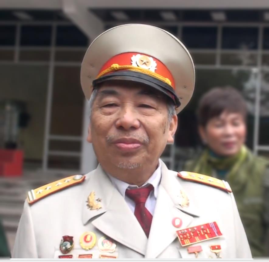 Mạo nhận đại tá, giáo sư, lôi kéo thành lập tổ chức trái phép